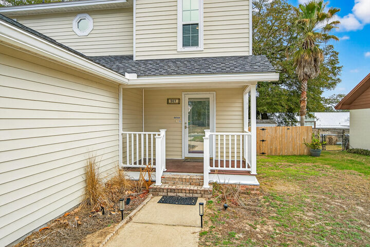 Property Photo:  507 Matthew Street  FL 32578 