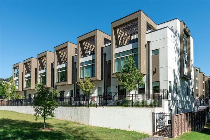 Property Photo:  1099 North Avenue NE 14  GA 30307 