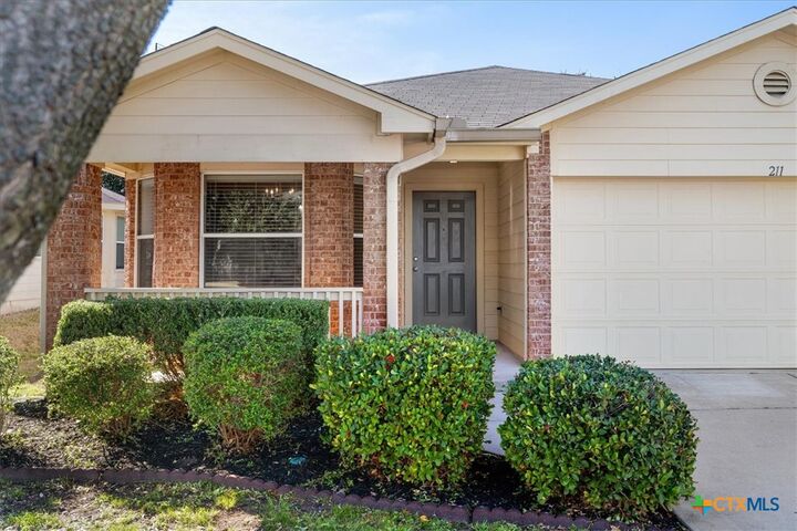 Property Photo: 211 Tolcarne Drive TX 78634