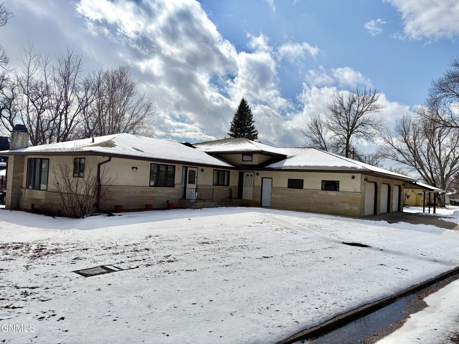 Property Photo: 21 6th Avenue NW C ND 58458