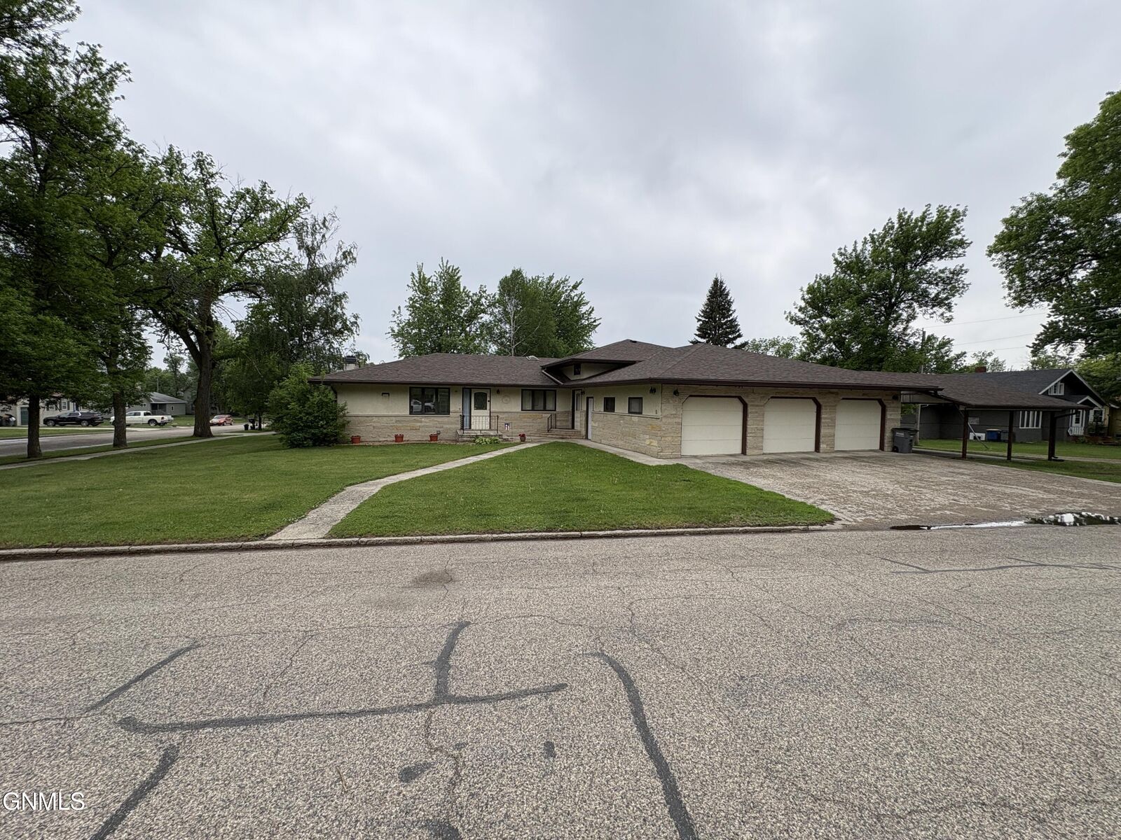 Property Photo:  21 6th Avenue NW C  ND 58458 