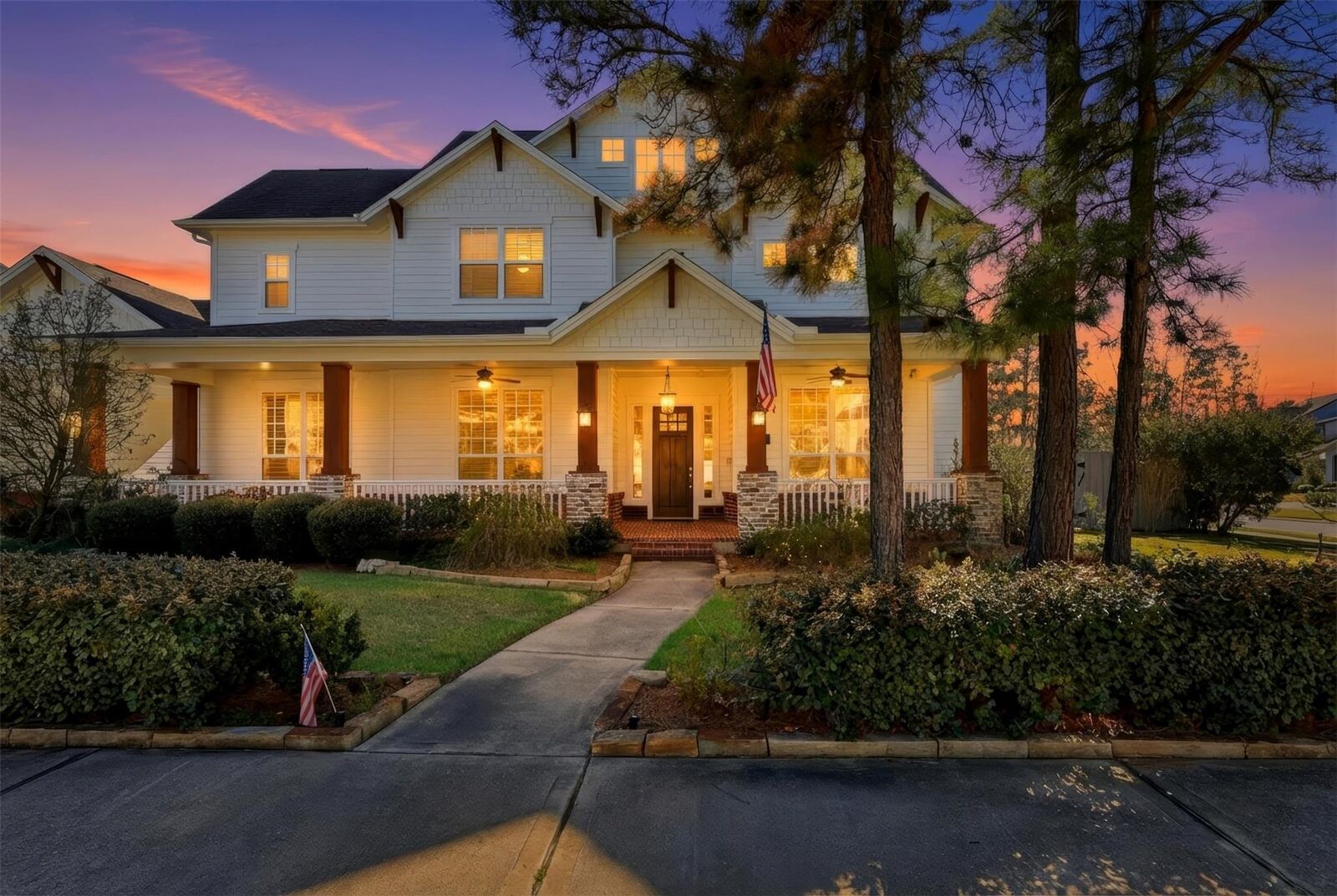 Property Photo:  66 N Thatcher Bend Circle  TX 77389 