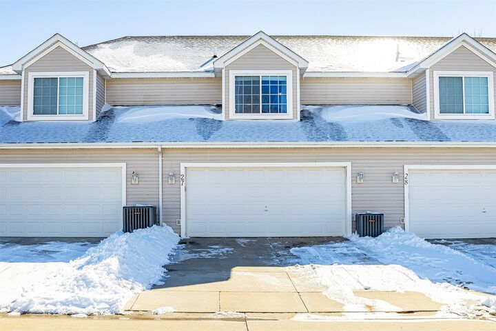 Property Photo:  1400 S 52nd Street 27  IA 50265 