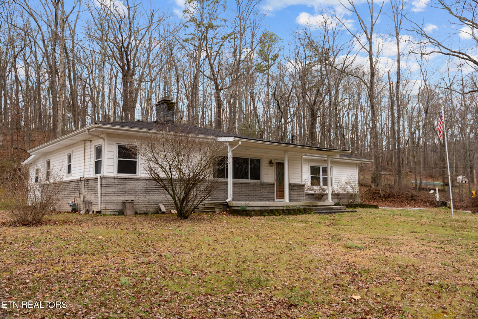 Property Photo: 307 Tarwater St TN 37854