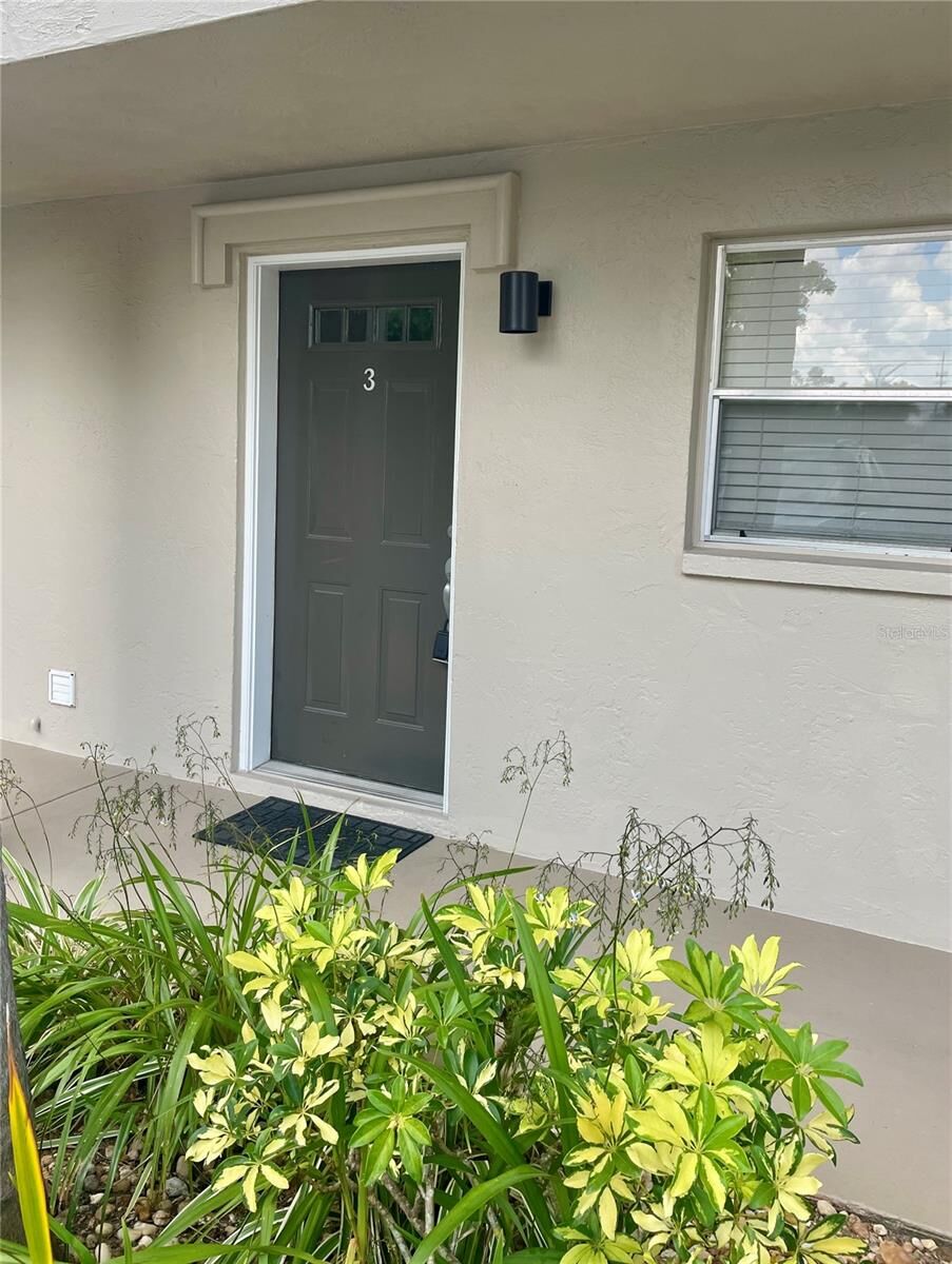 Property Photo: 918 La Costa Circle 3 FL 34237
