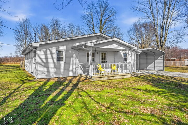 Property Photo:  1070 W 550 S  IN 47201 