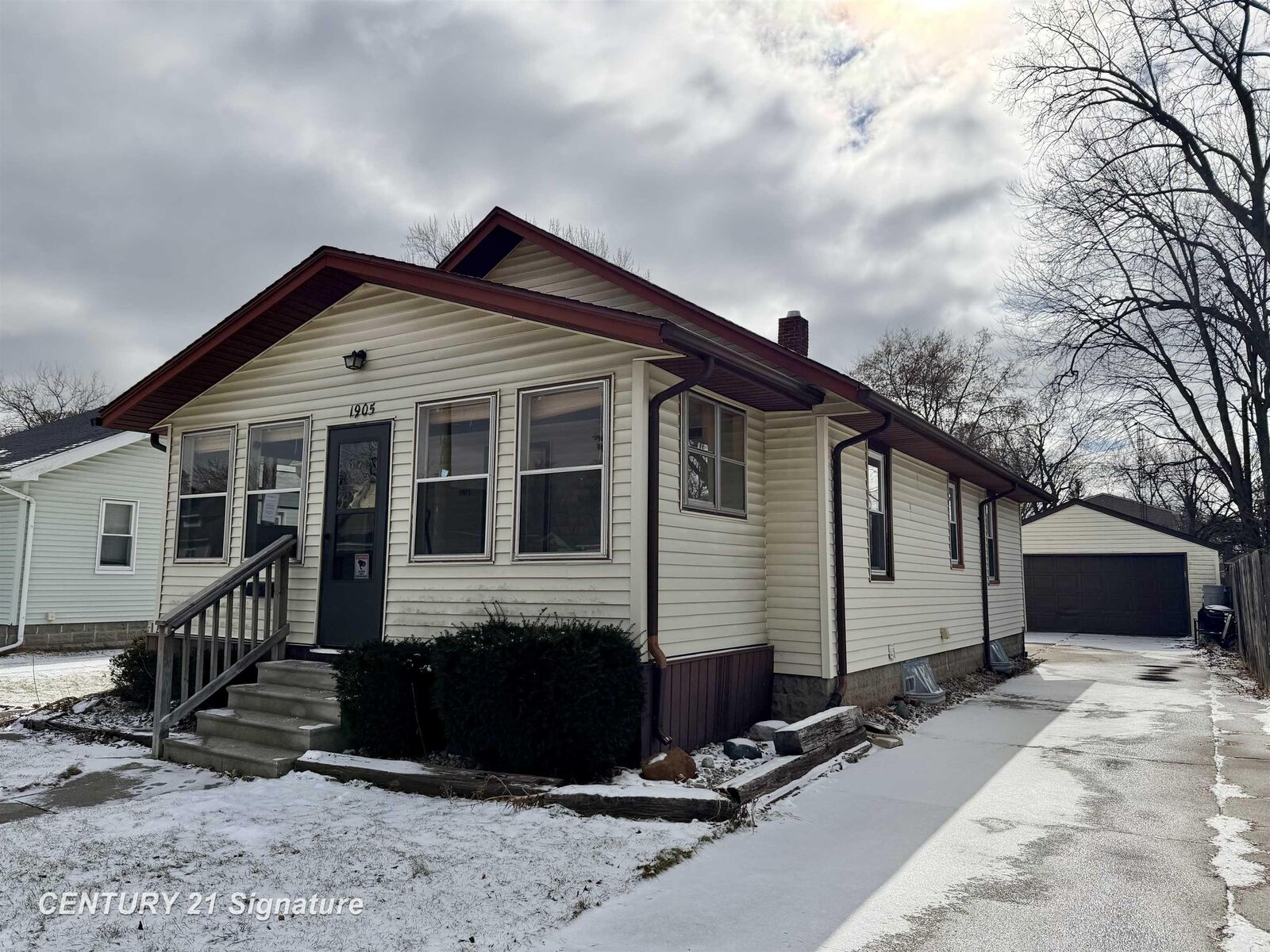 Property Photo: 1905 Stanley Street MI 48602