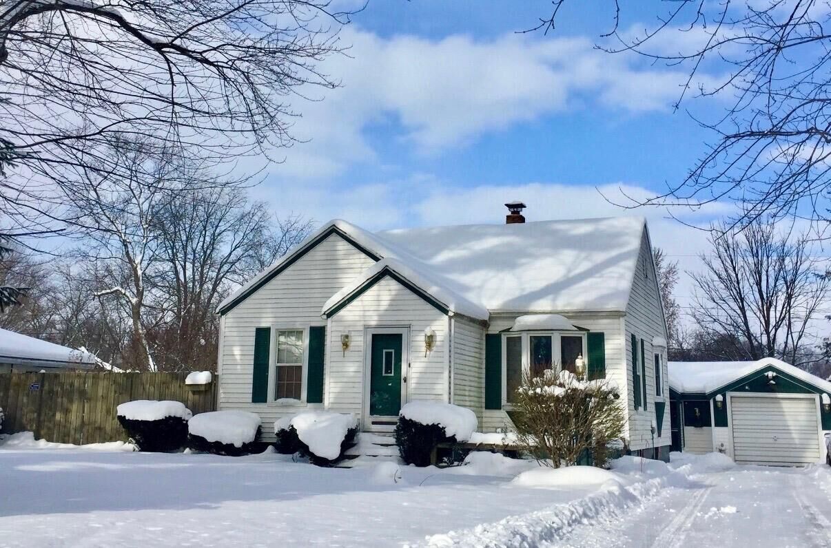 Property Photo:  2529 Lake Shore Drive  MI 49120 