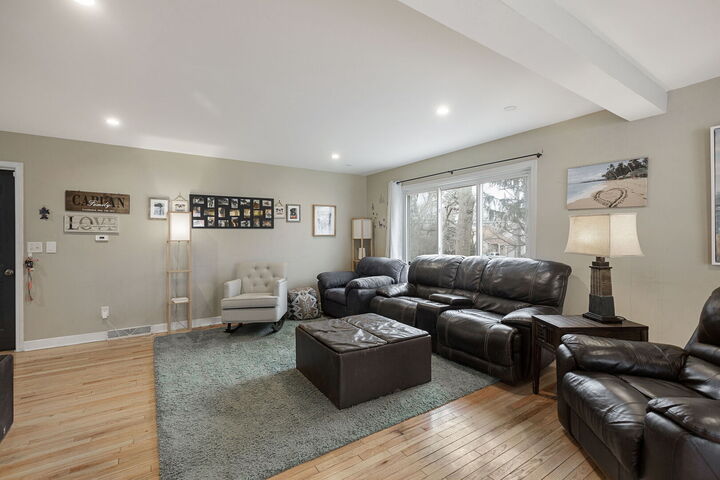 Property Photo: 905 Grand Boulevard IL 60084