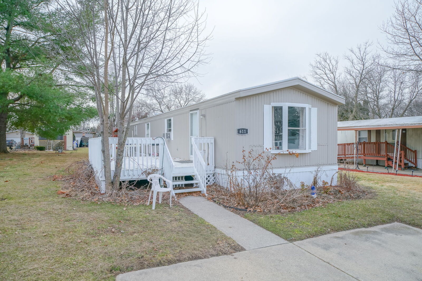 Property Photo:  611 E Wood Lane  IL 61008 