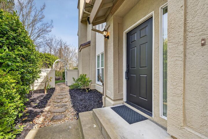 Property Photo:  9837 Villa Francisco Lane  CA 95746 