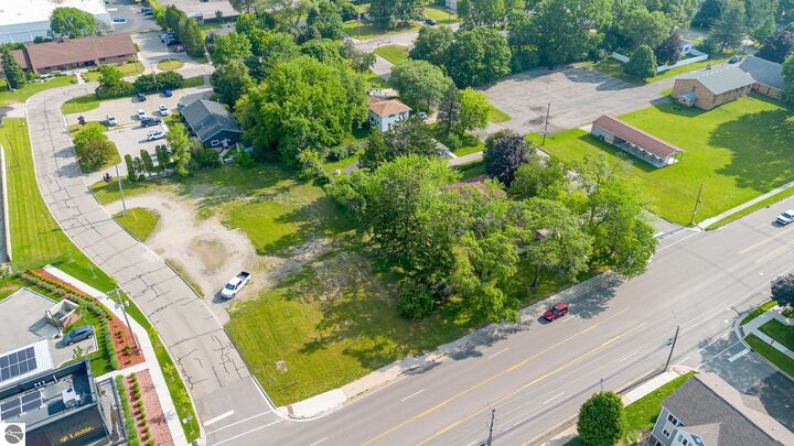 Property Photo:  915 E Broomfield Road  MI 48858 