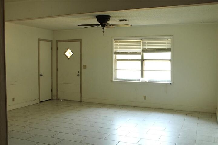 Property Photo:  1005 E Thomas Street  LA 70401 