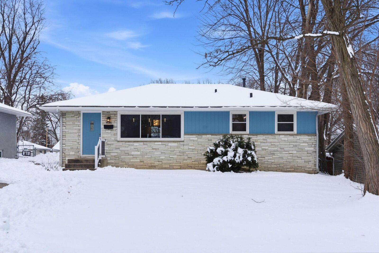 Property Photo:  3418 Xenia Avenue N  MN 55422 