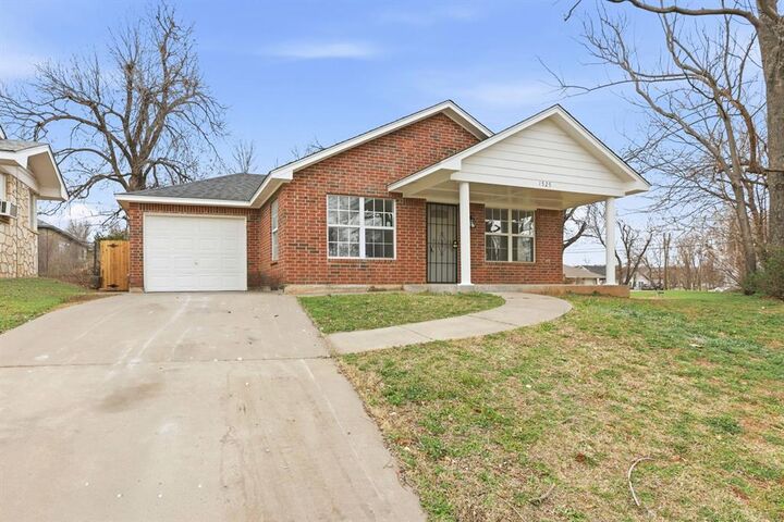 Property Photo:  1525 NE 8th Street  OK 73117 