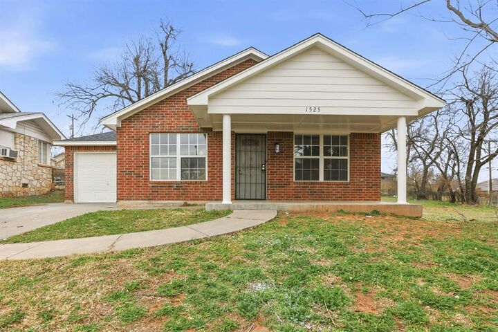 Property Photo: 1525 NE 8th Street OK 73117