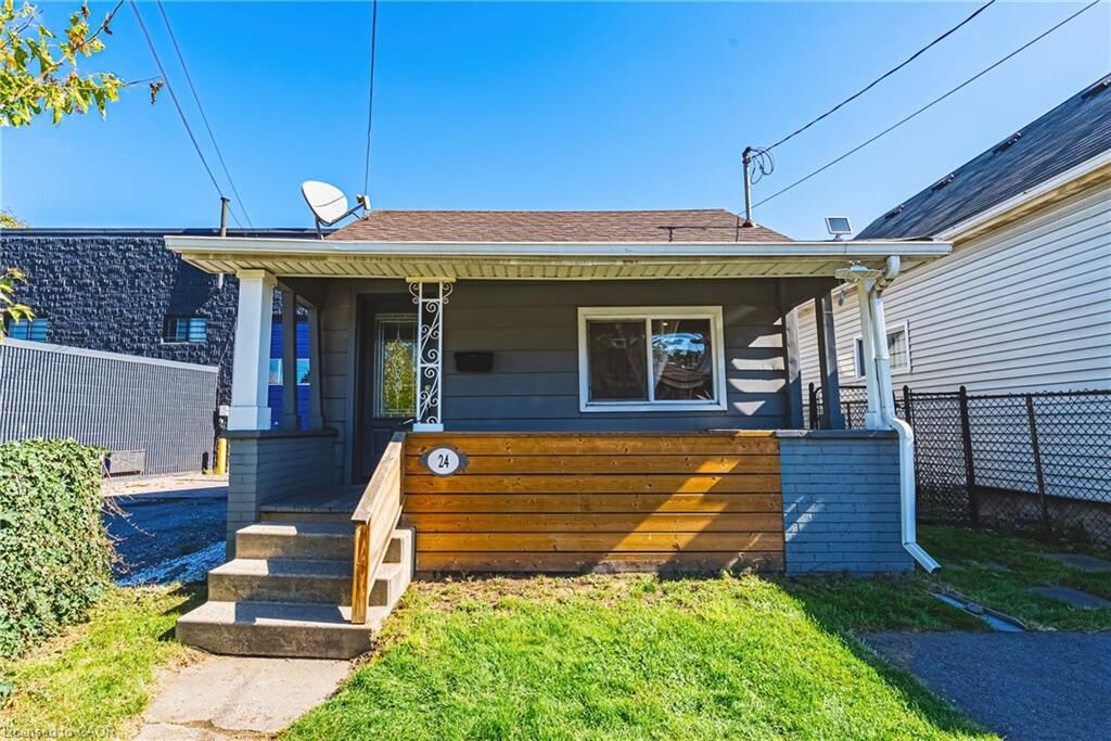 Property Photo:  24 Rowanwood Street  ON L8L 7H3 