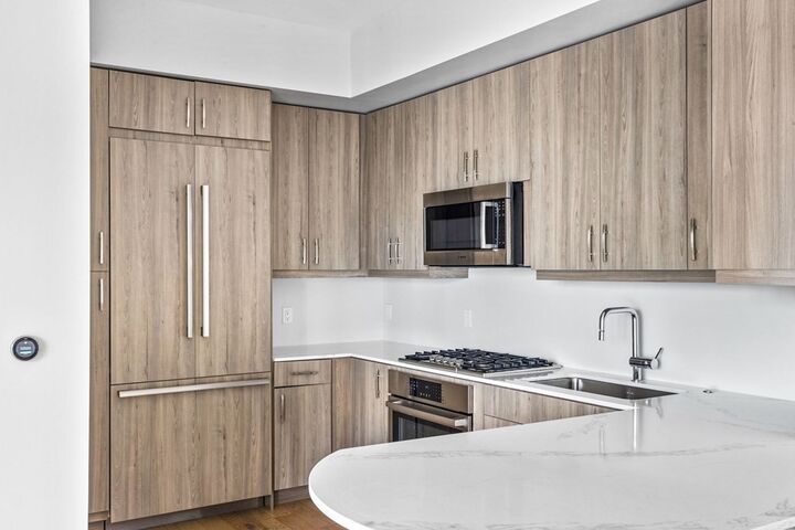 Property Photo:  10 Shipyard Dr 204  MA 02043 