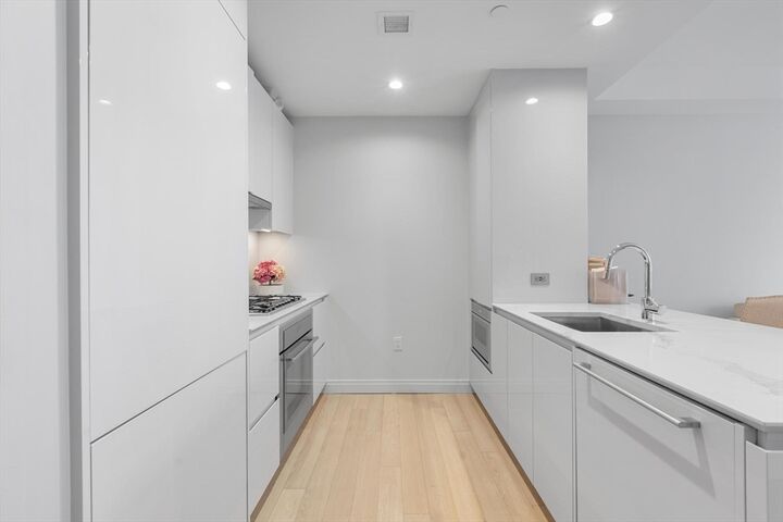 Property Photo:  133 Seaport Blvd 1510  MA 02210 