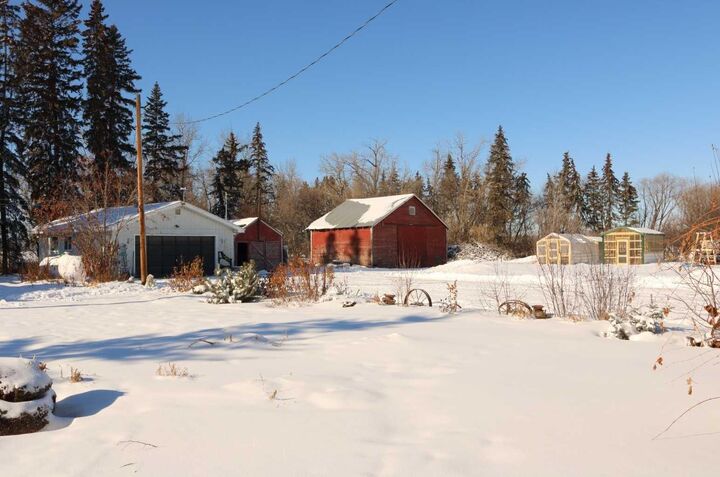 Property Photo: 3146 Township Road 360 AB T4G 0N2