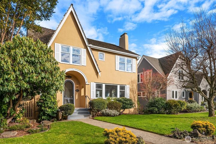 Property Photo: 3832 48th Avenue NE WA 98105