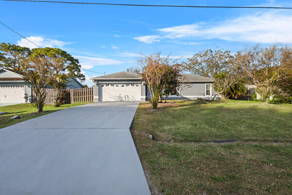 Property Photo: 457 SW David Terrace FL 34953