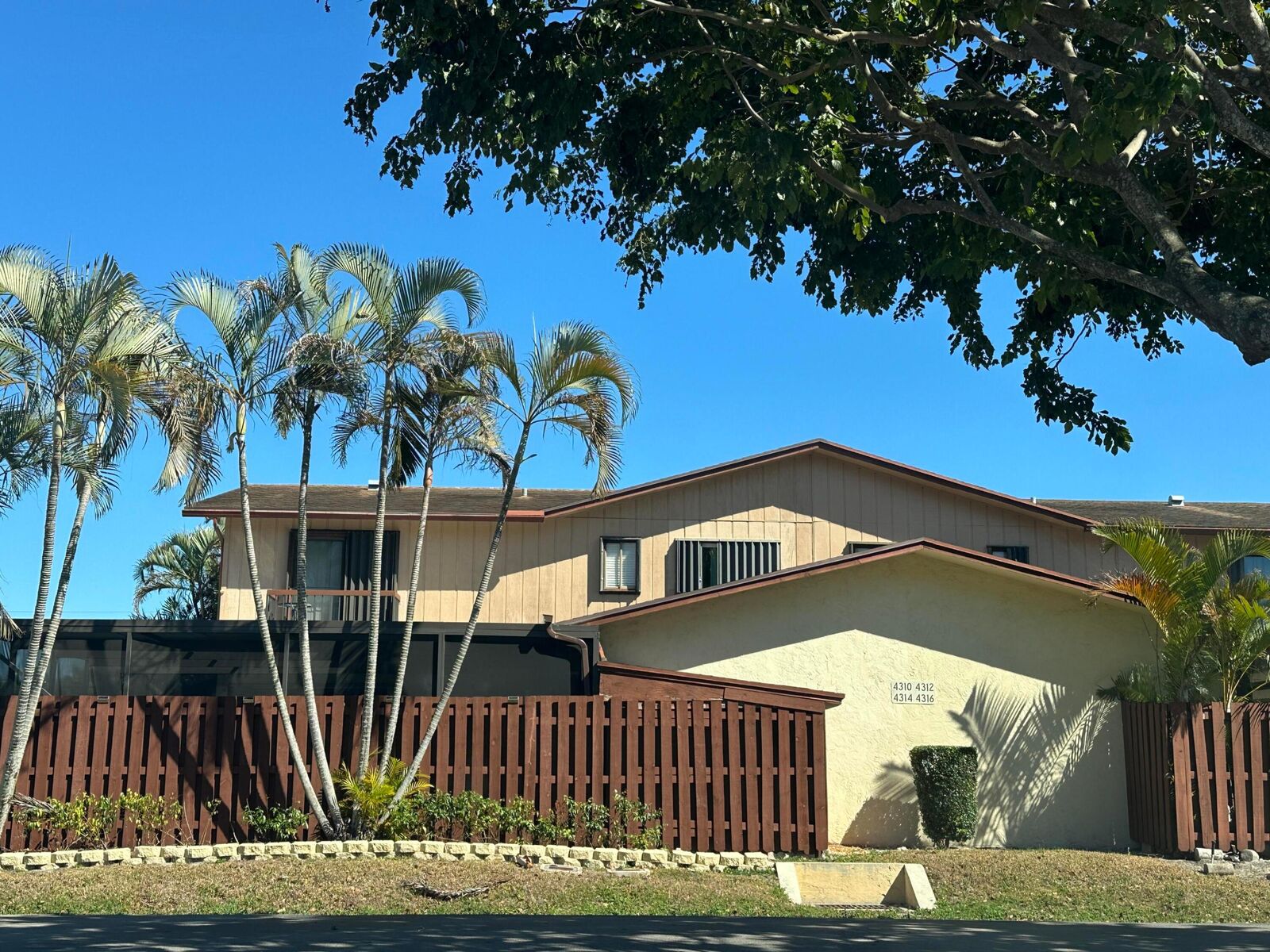 Property Photo: 4310 S Landar Drive FL 33463