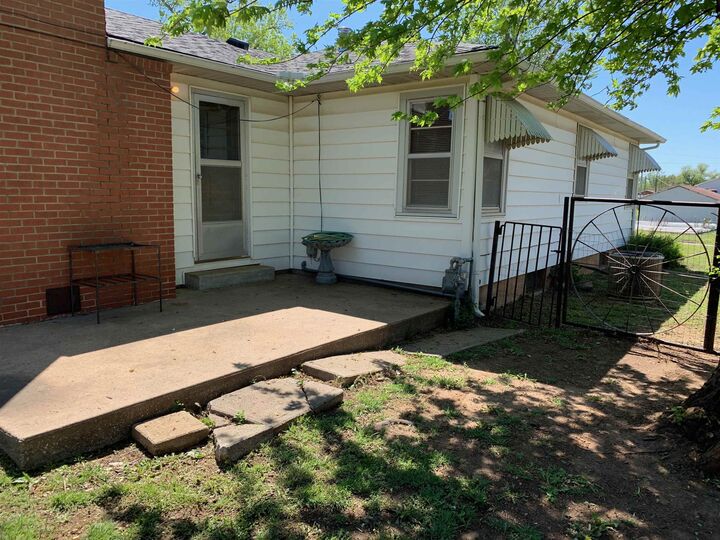 Property Photo:  504 W Anthony Ave  KS 67104 