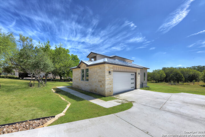 Property Photo:  105 River Bluff  TX 78009 