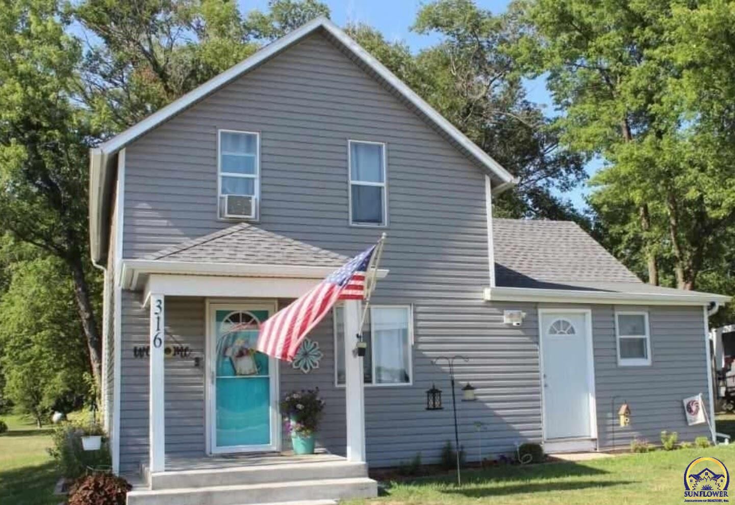 Property Photo:  316 W Walnut St  KS 66531 