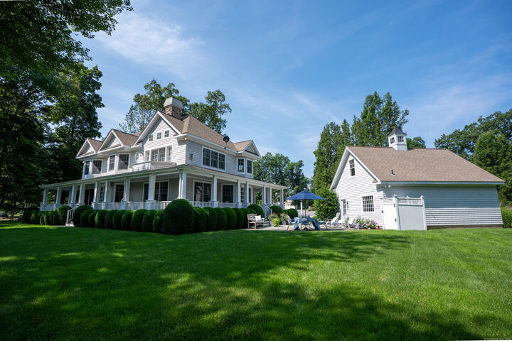 Property Photo:  205 &Amp 206 Fox Hopyard Road  CT 06423 