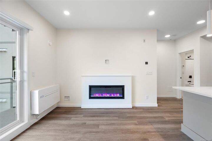 Photo de la propriété:  1102 Esquimalt Rd 302  BC V9A 0L3 