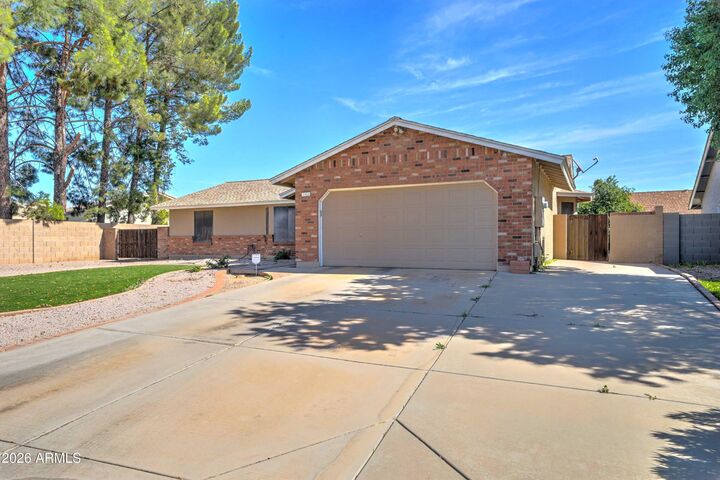 Property Photo:  1413 S Norwalk Circle  AZ 85206 
