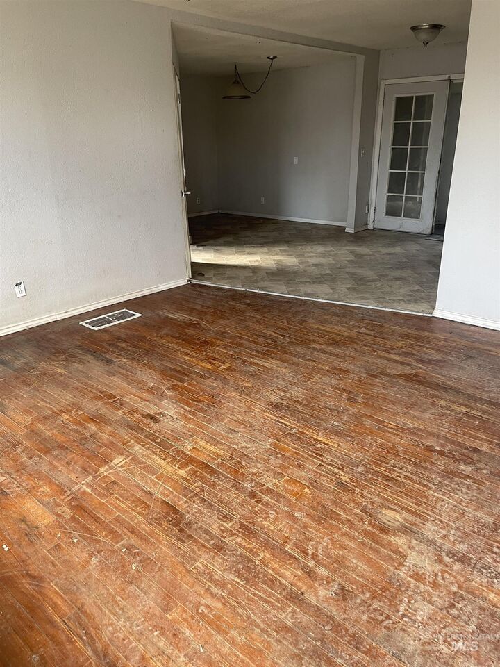 Property Photo:  670 S 13th E  ID 83647 