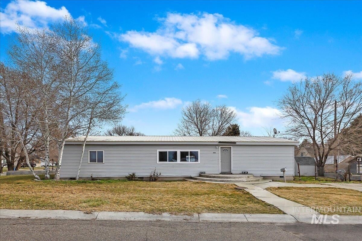 Property Photo:  600 S Date St  ID 83338 