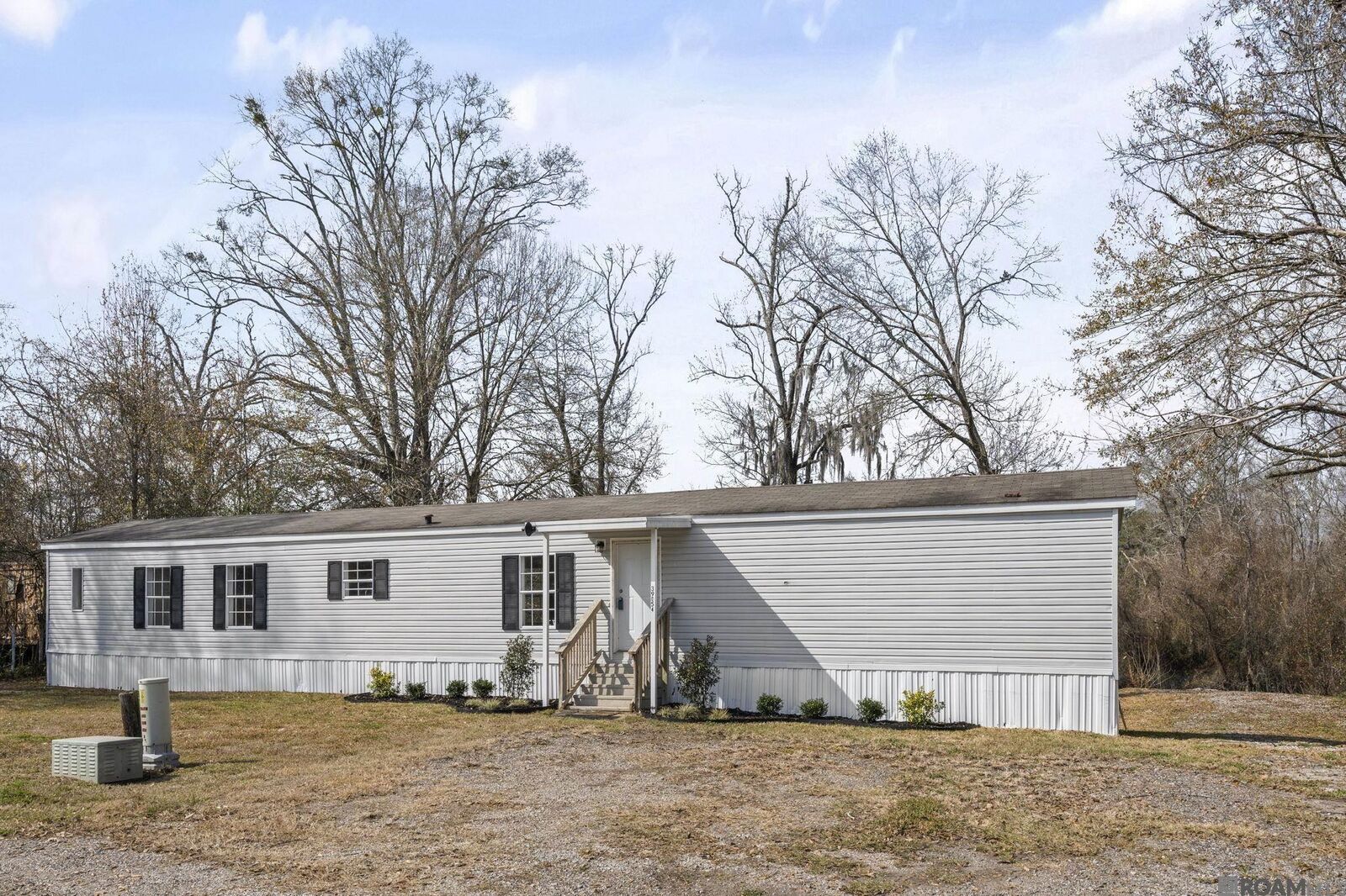 Property Photo: 39054 Camp Dr LA 70769