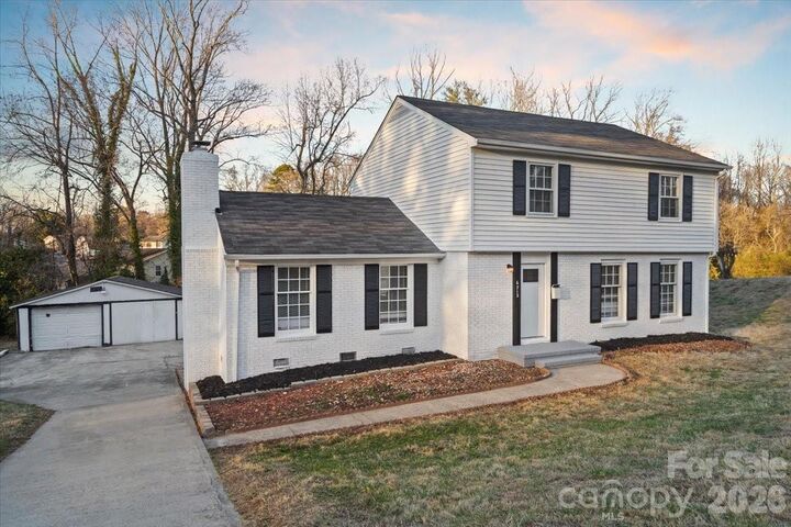 Property Photo: 6713 Somersworth Drive NC 28215