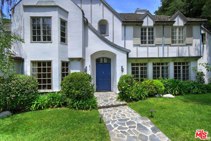 Property Photo: 3254 Oakdell Rd CA 91604