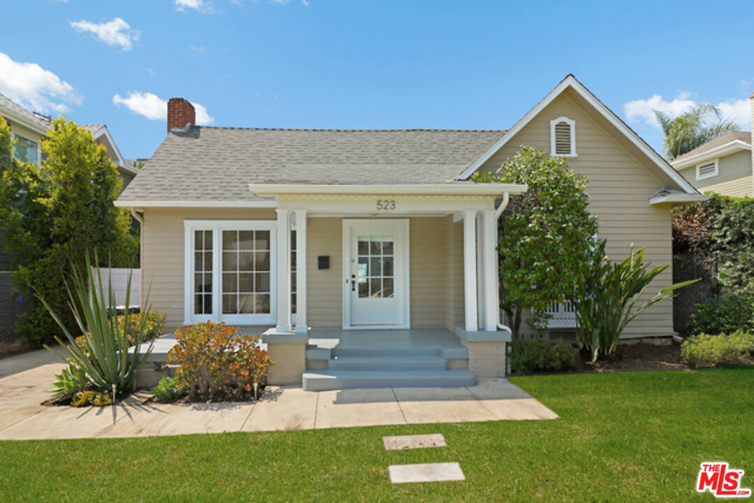 Property Photo:  523 N Gower St  CA 90004 