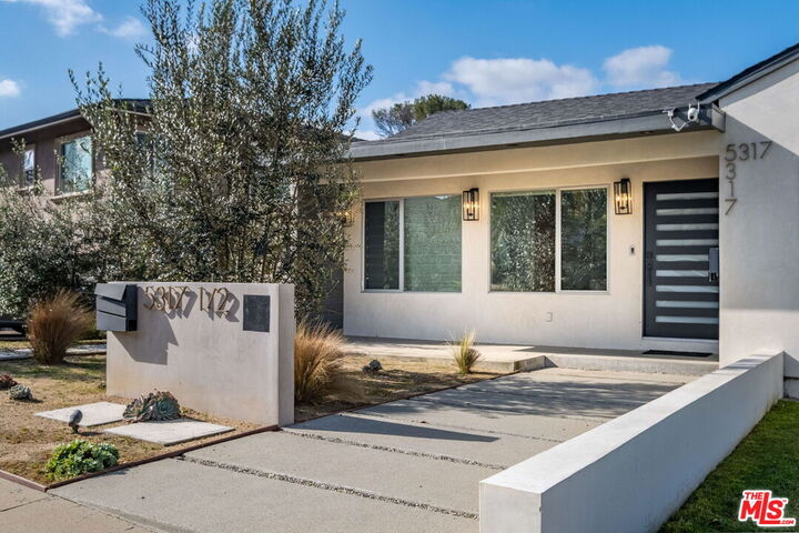 Property Photo:  5317 Valley Ridge Ave  CA 90043 