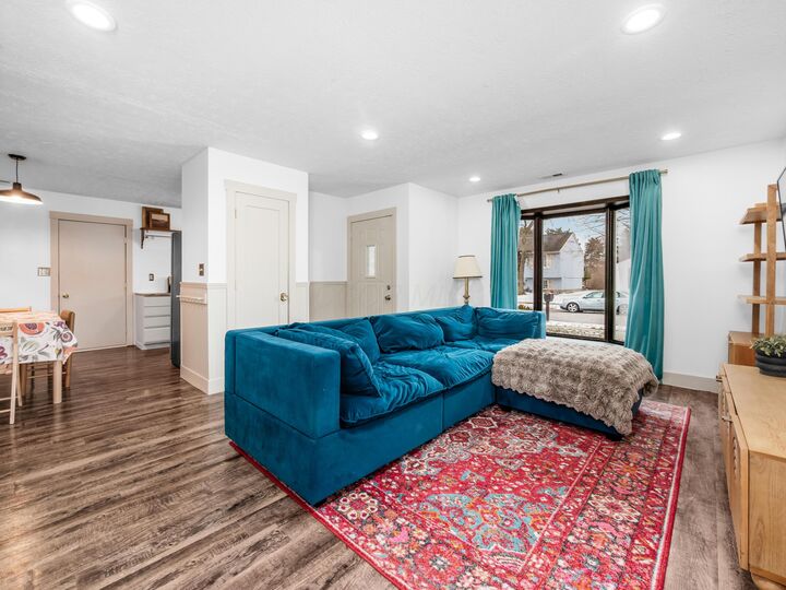 Property Photo: 3996 Deer Lake Way OH 43204