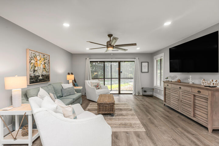 Property Photo:  309 Southlake Court 309  FL 32578 