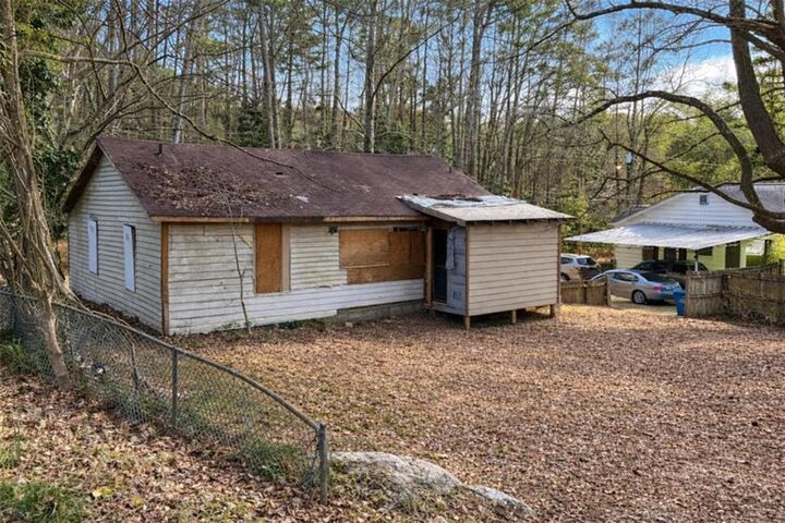 Property Photo: 2105 Baker Road NW GA 30314