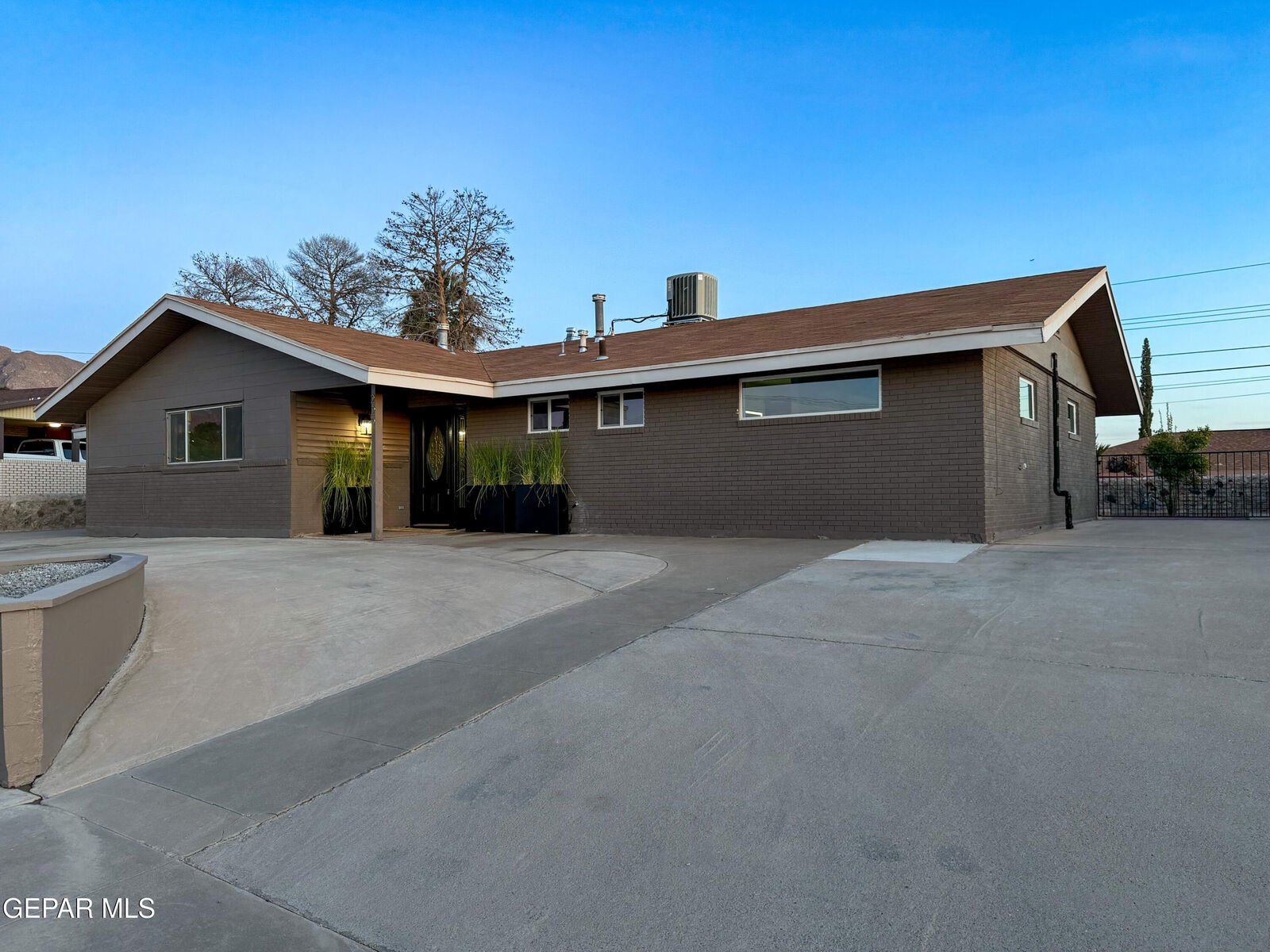 Property Photo:  229 Granada Avenue  TX 79912 