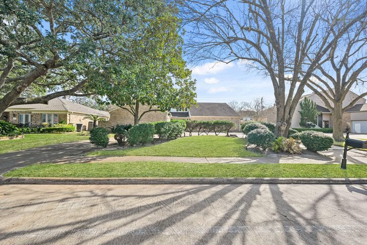 Property Photo:  2807 Glenn Lakes Lane  TX 77459 