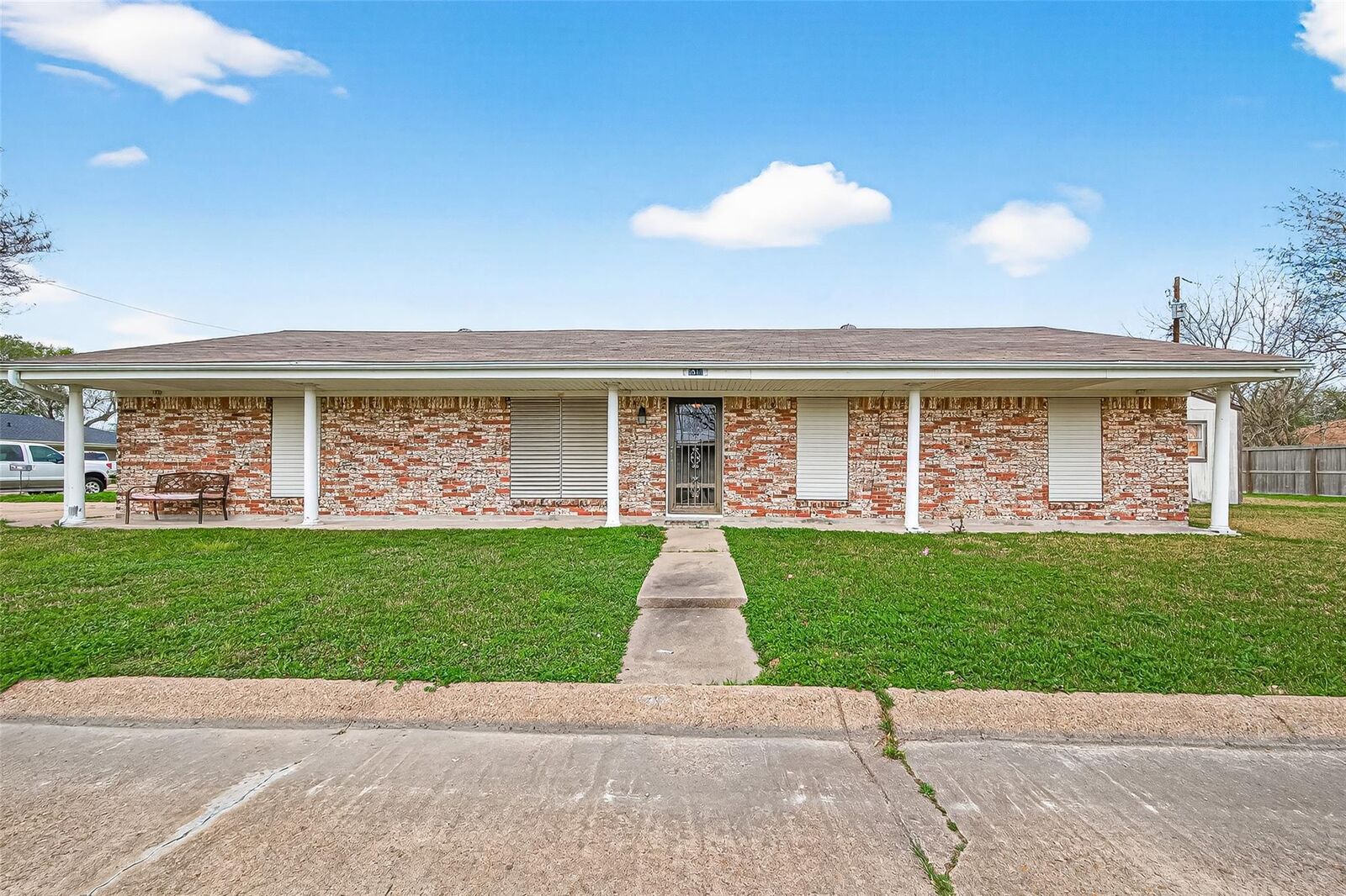 Property Photo:  2510 Sunnycrest Drive  TX 77590 
