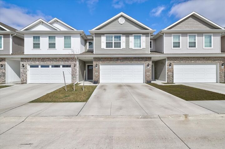 Property Photo: 927 Maywood Lane IA 50263