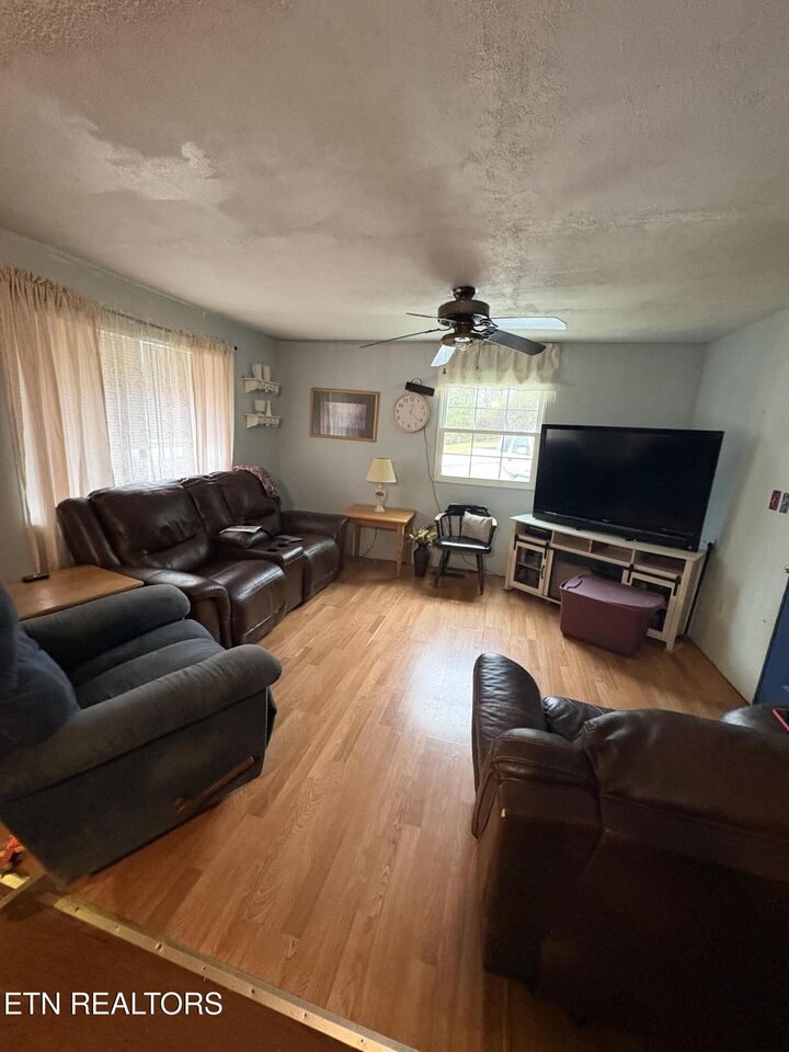 Property Photo: 1220 E Dogwood Lane TN 37862