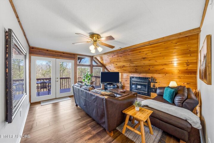 Property Photo: 1837 Laurel Valley Way TN 37862