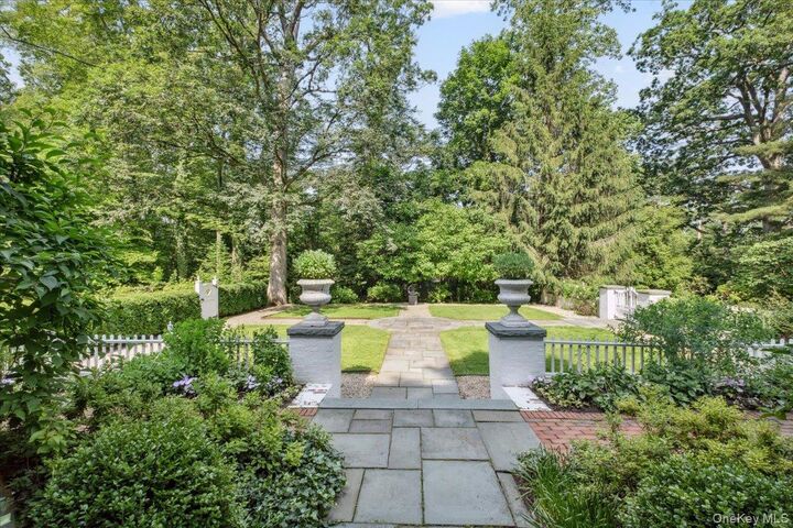 Property Photo:  18 Richbell Road  NY 10583 